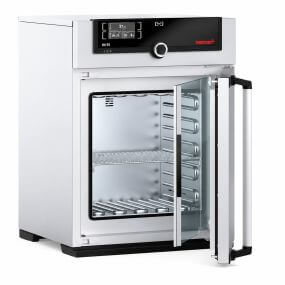 Incubador Memmert IN55 de 53 L con control digital y rango de +20 °C a +80 °C